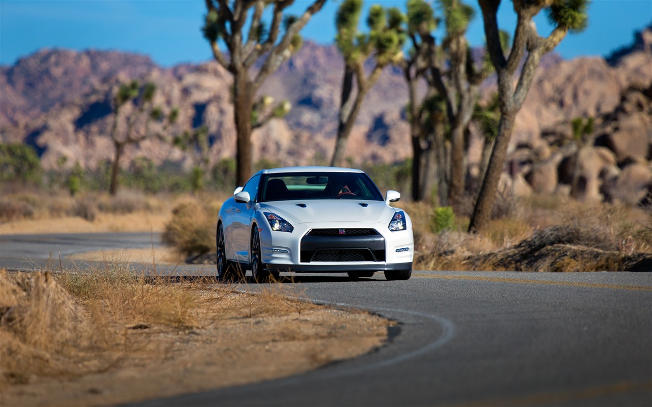 2013 Nissan GT-R R35 USA verze HD Tapety na plochu #2 - 1280x800