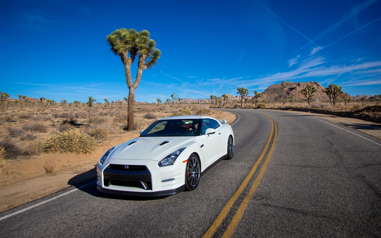 2013 Nissan GT-R R35 USA version HD wallpapers #3 - 1280x800