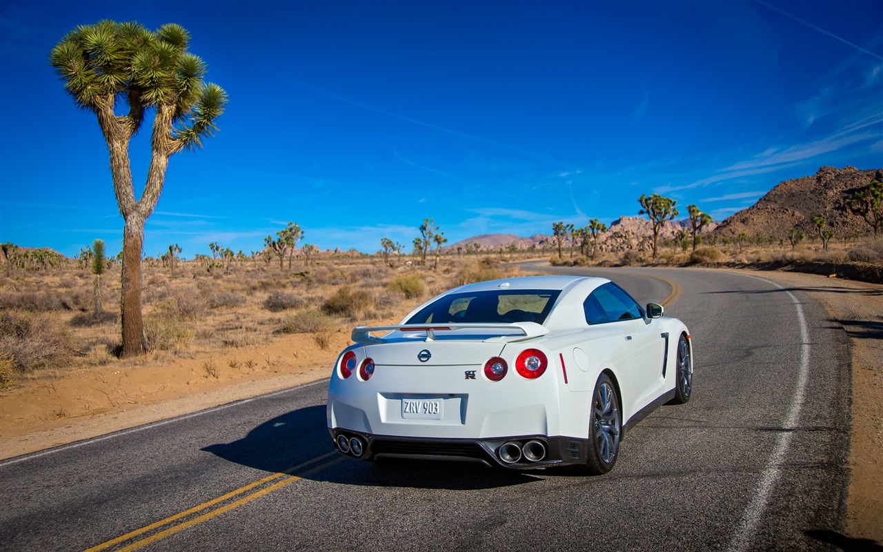 2013 Nissan GT-R R35 version USA fonds d'écran HD #4 - 1280x800