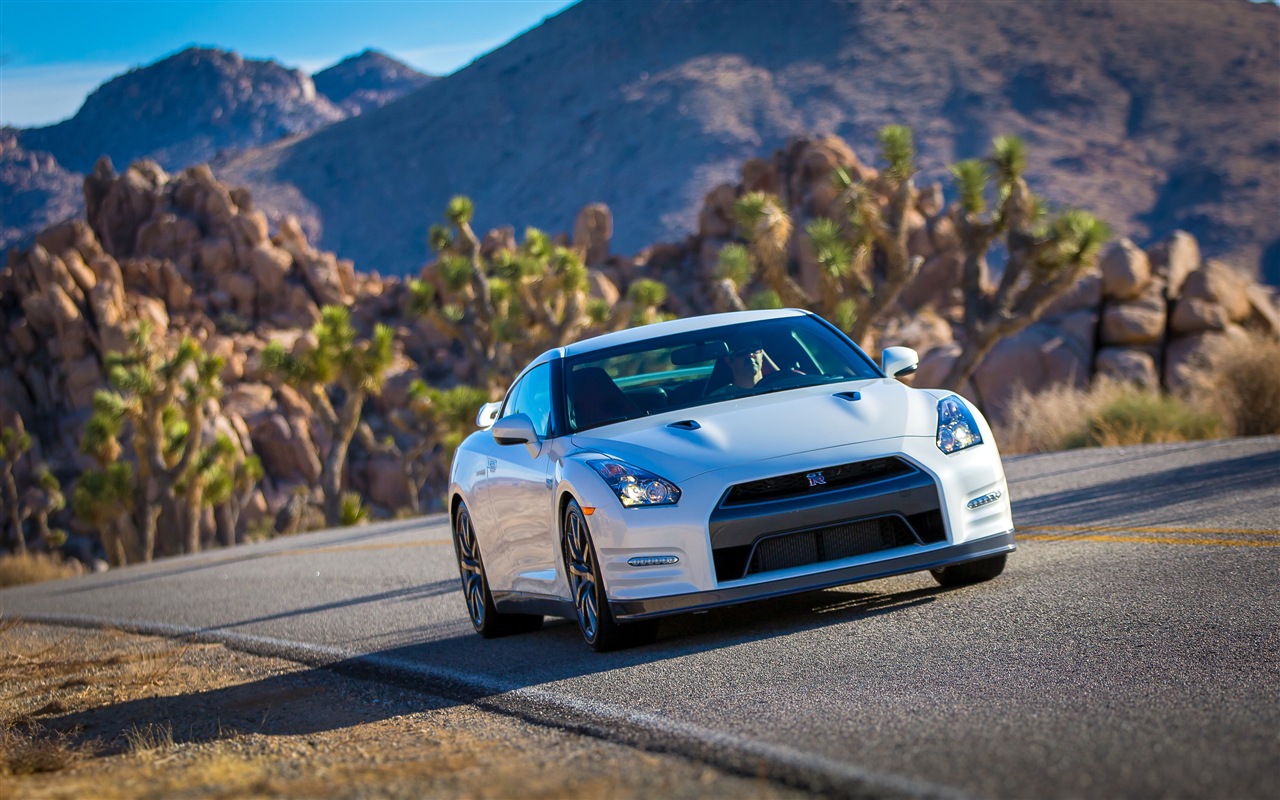 2013 Nissan GT-R R35 USA version 日產美國版高清壁紙 #9 - 1280x800