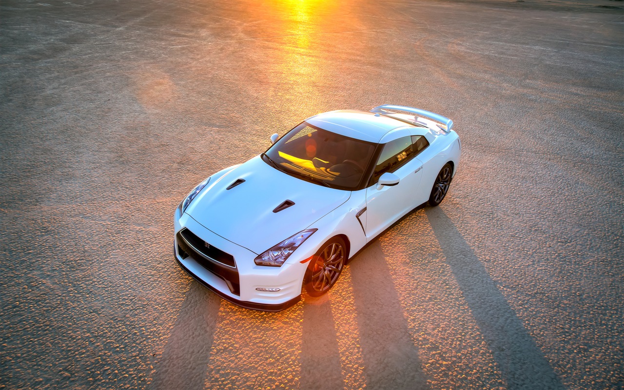 2013 Nissan GT-R R35 USA version 日產美國版高清壁紙 #17 - 1280x800