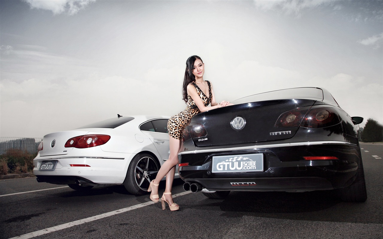 Beautiful leopard dress girl with Volkswagen sports car wallpapers #7 - 1280x800