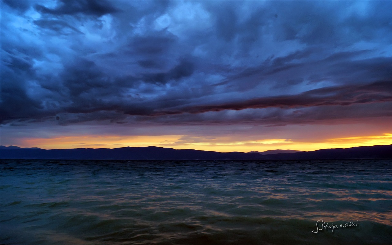 Après le coucher du soleil, le lac d'Ohrid, fonds d'écran Windows 8 thème HD #4 - 1280x800
