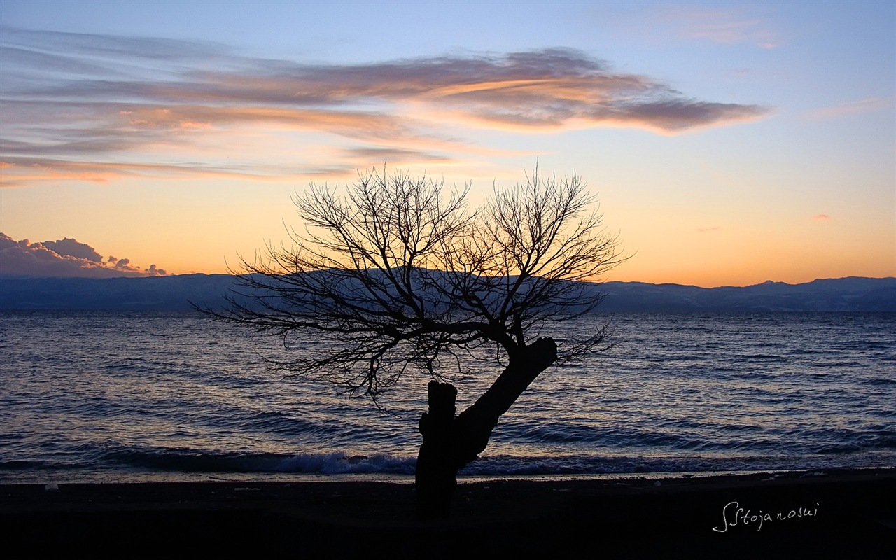 Après le coucher du soleil, le lac d'Ohrid, fonds d'écran Windows 8 thème HD #6 - 1280x800