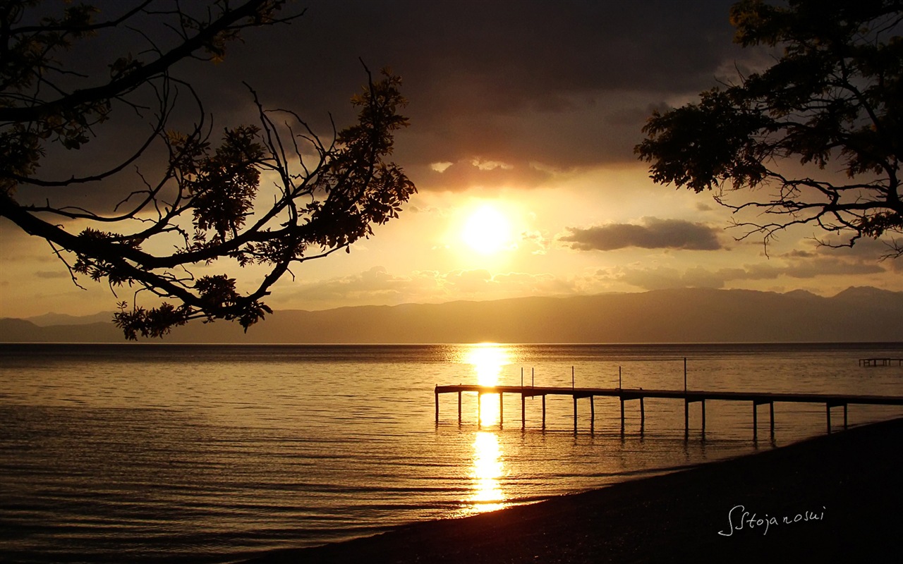 Après le coucher du soleil, le lac d'Ohrid, fonds d'écran Windows 8 thème HD #8 - 1280x800