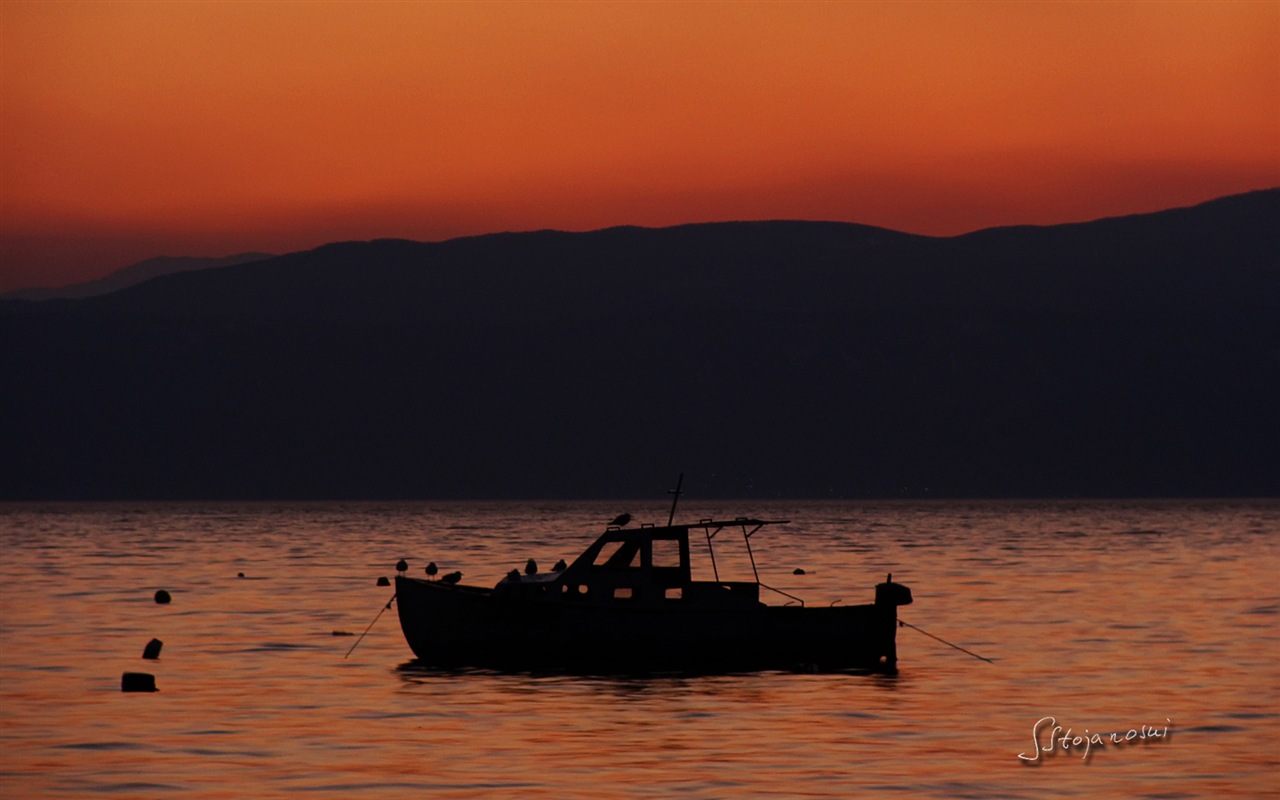 Après le coucher du soleil, le lac d'Ohrid, fonds d'écran Windows 8 thème HD #10 - 1280x800