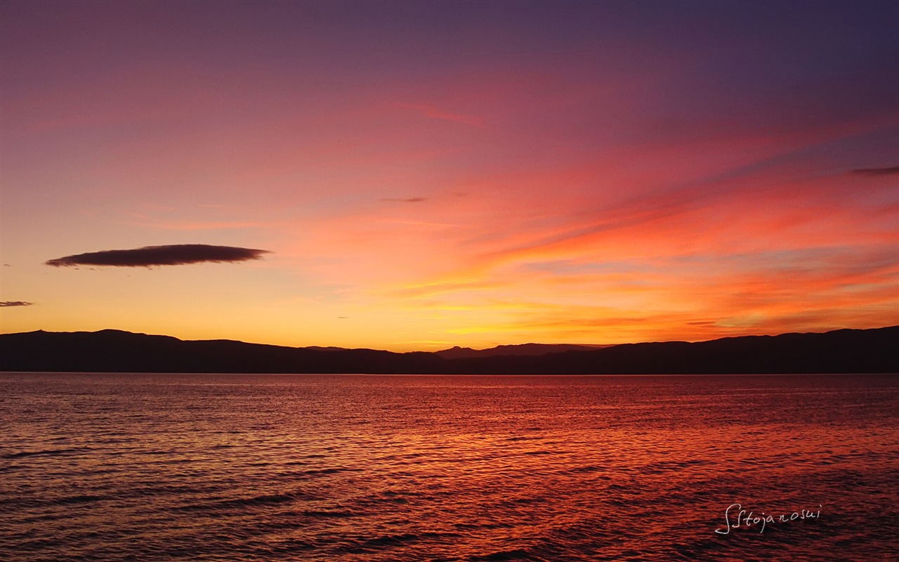 Après le coucher du soleil, le lac d'Ohrid, fonds d'écran Windows 8 thème HD #12 - 1280x800