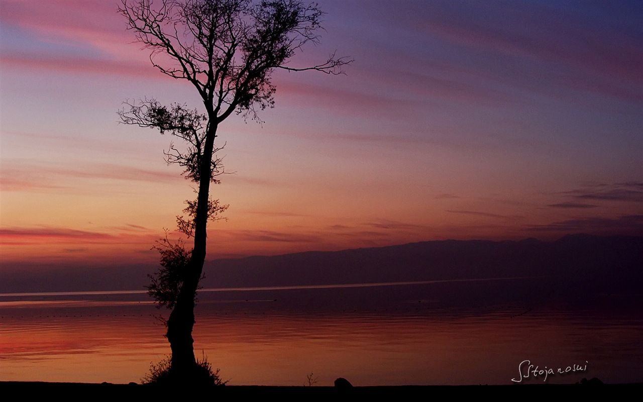 Après le coucher du soleil, le lac d'Ohrid, fonds d'écran Windows 8 thème HD #13 - 1280x800