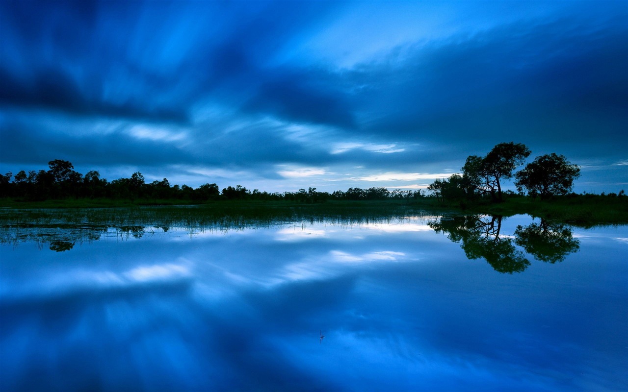 Réflexion dans le fond d'un paysage naturel de l'eau #9 - 1280x800