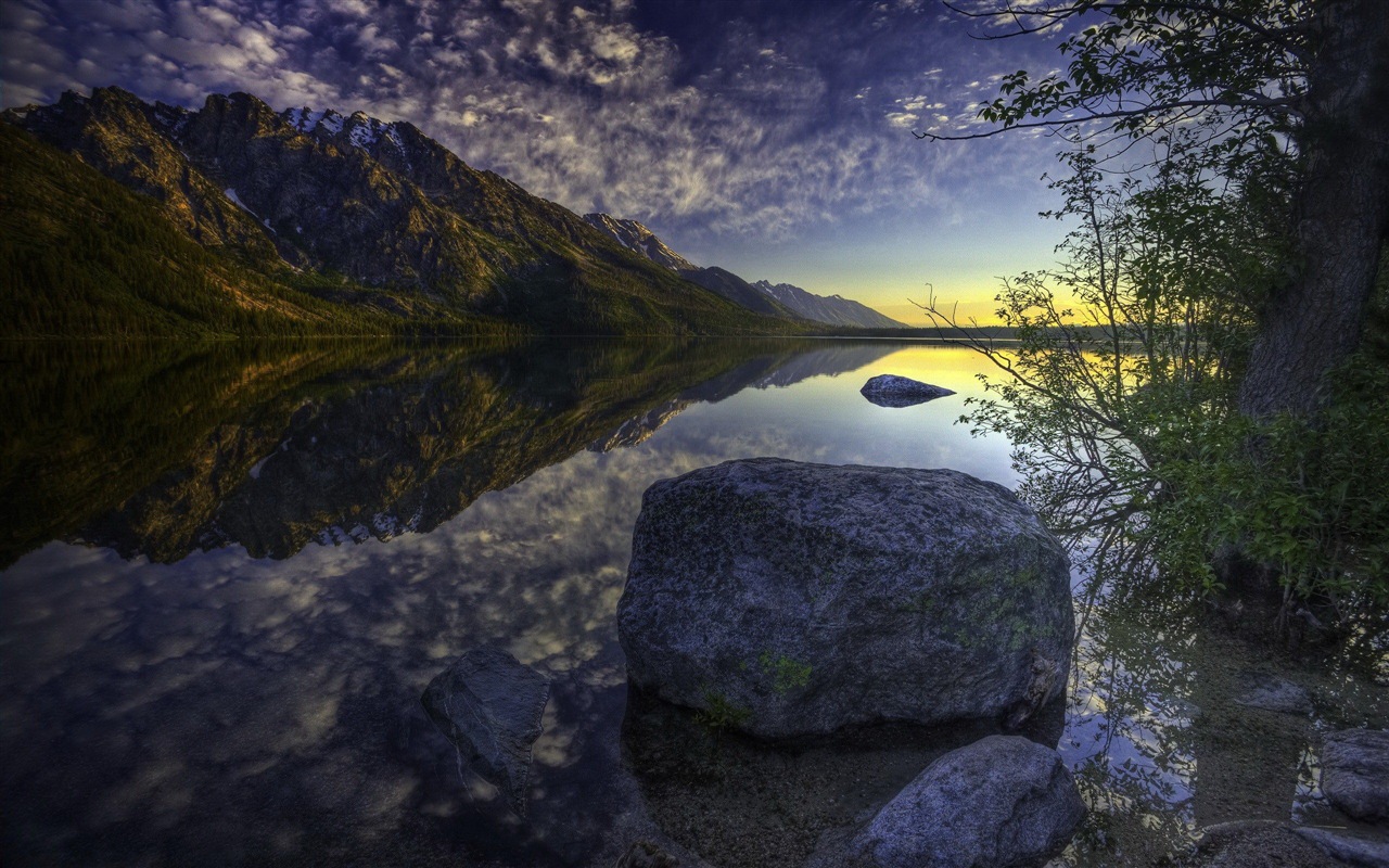 Réflexion dans le fond d'un paysage naturel de l'eau #13 - 1280x800