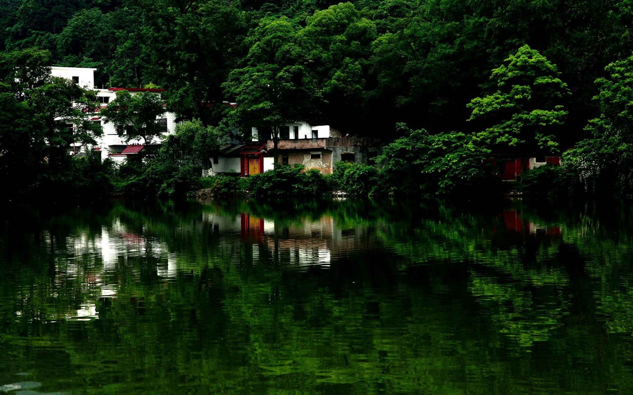 Réflexion dans le fond d'un paysage naturel de l'eau #18 - 1280x800