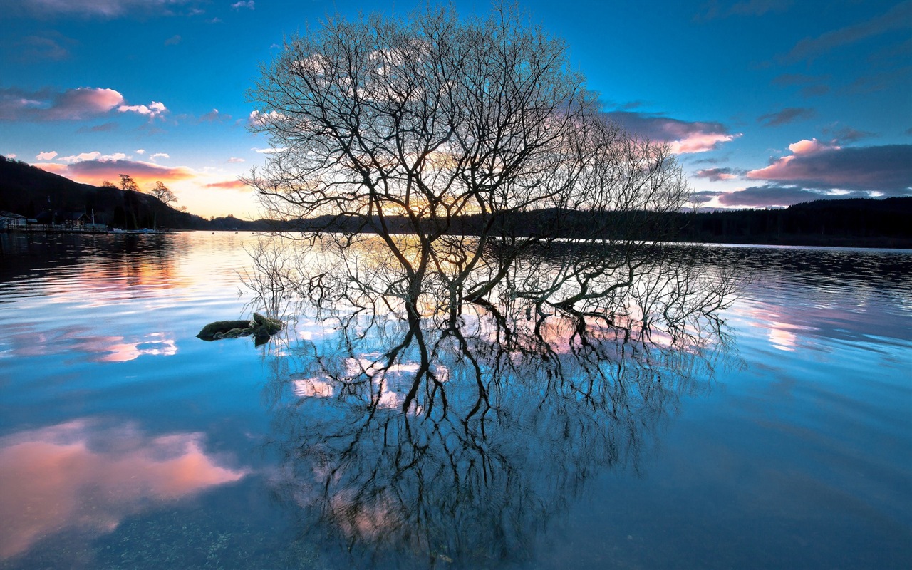 Réflexion dans le fond d'un paysage naturel de l'eau #19 - 1280x800