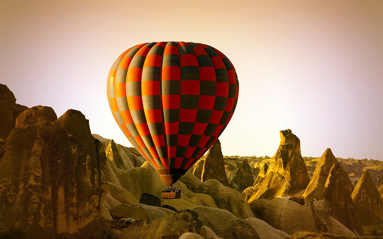 Rainbow hot air balloon, Windows 8 theme HD wallpapers #2 - 1280x800