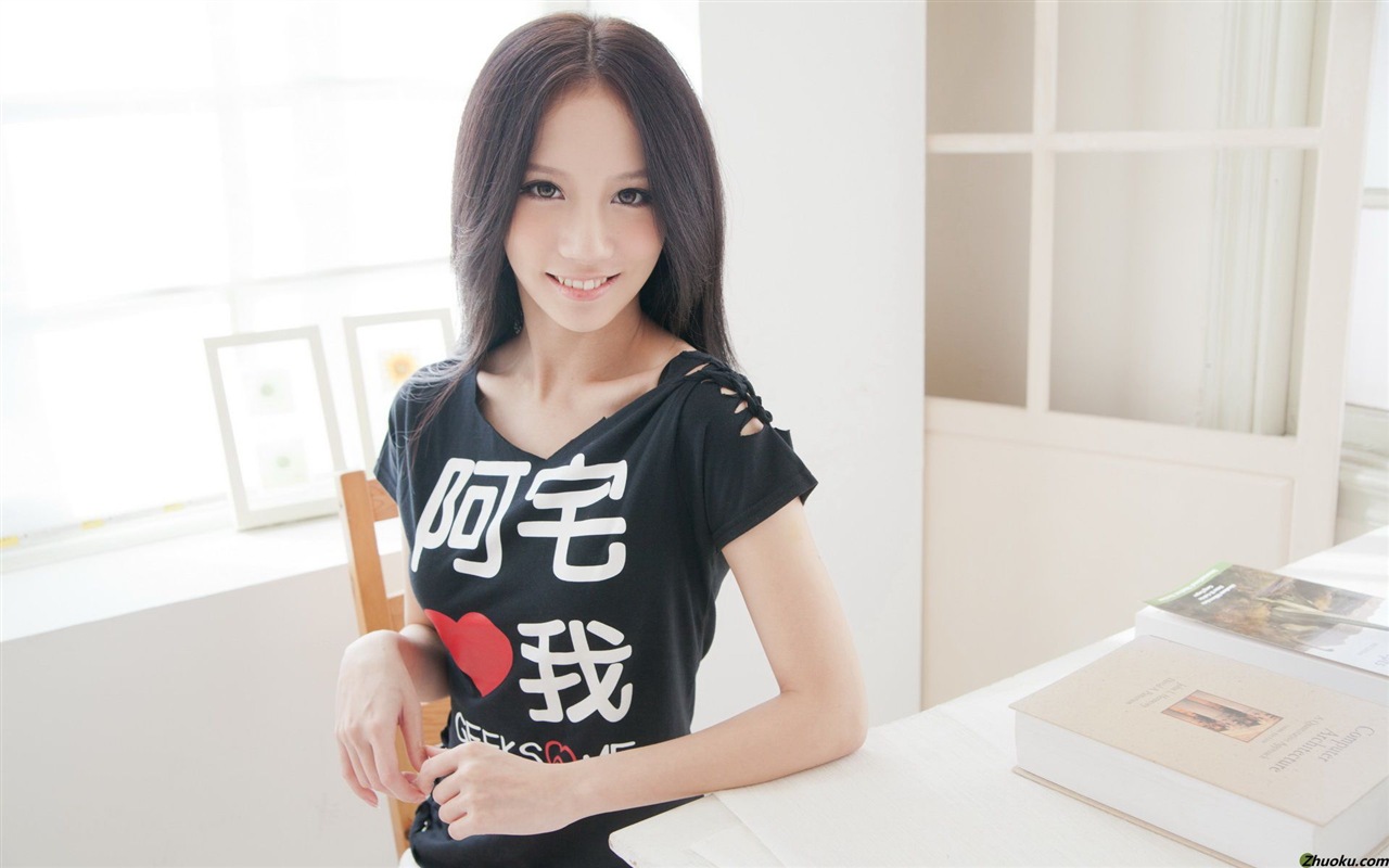 Taiwan girls indoor Sunny Lin HD wallpapers #1 - 1280x800