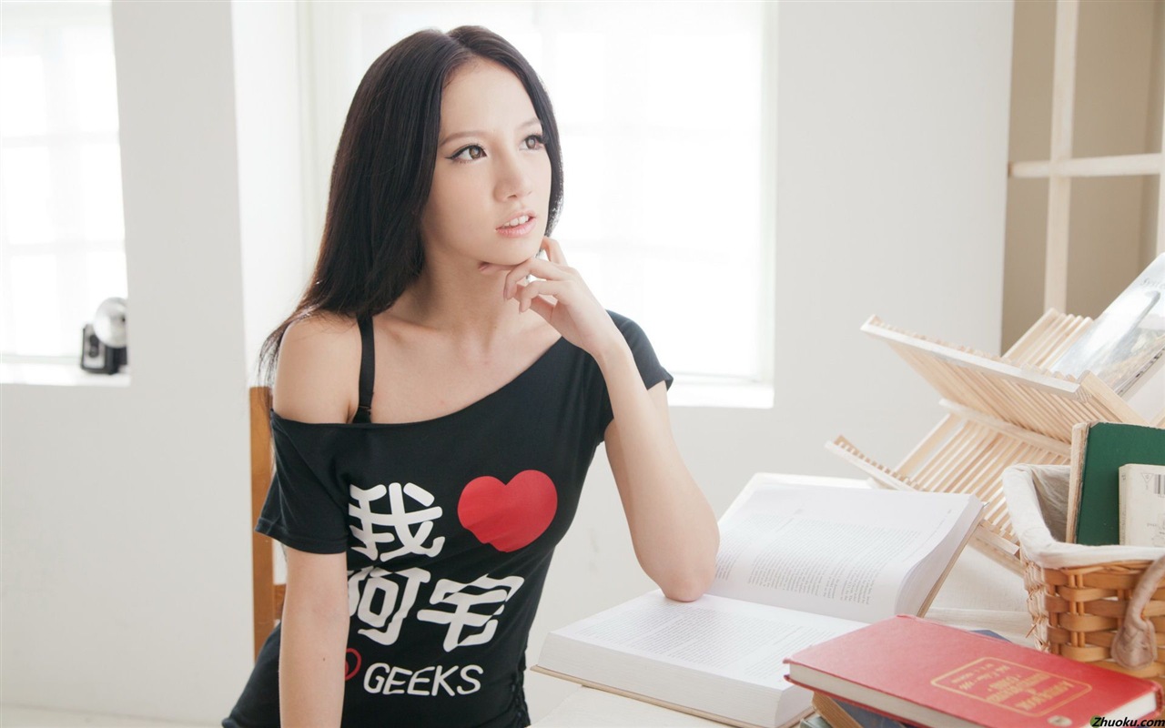 Taiwan girls indoor Sunny Lin HD wallpapers #2 - 1280x800