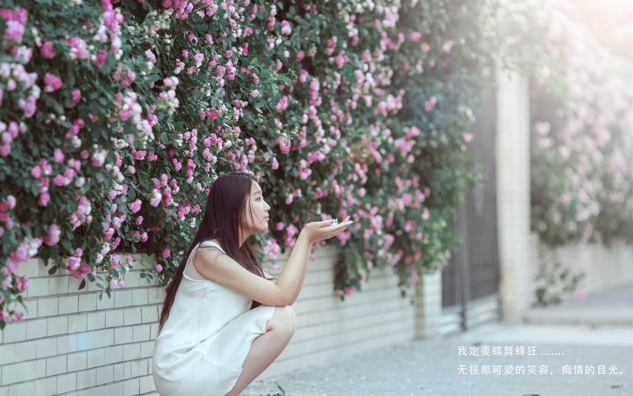 Hermosa chica con fondos de pantalla de alta definición de flores rosas #5 - 1280x800