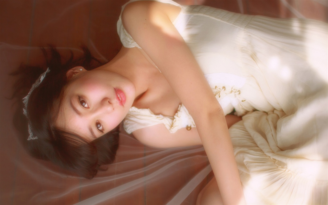 含情脉脉的女孩 高清壁纸2 - 1280x800
