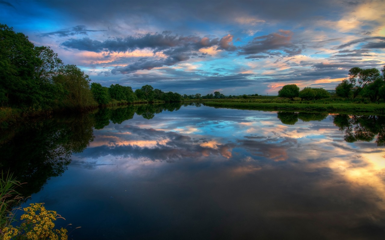 Stromy, hory, voda, východu a západu slunce, přírodní scenérie HD tapety #8 - 1280x800