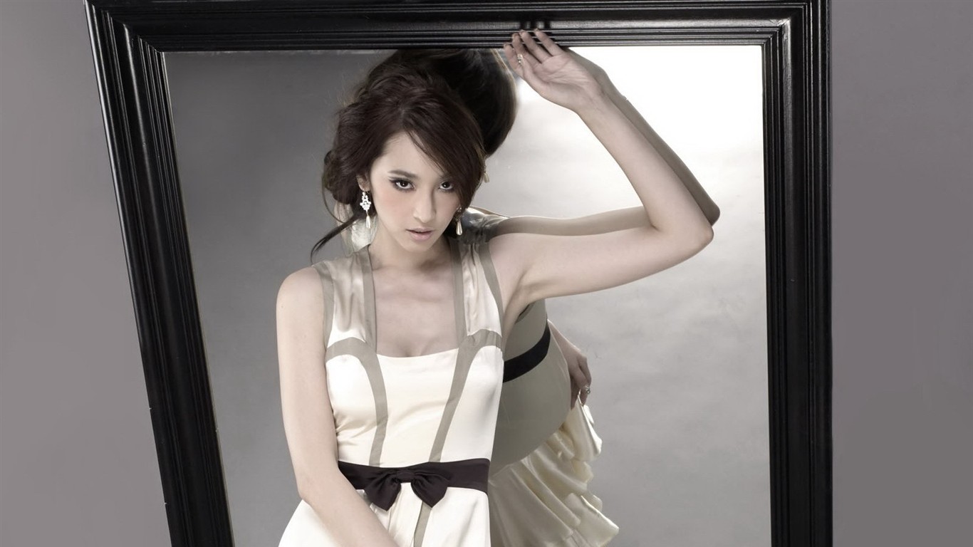 Beauty Tapete Album (1) #27 - 1366x768