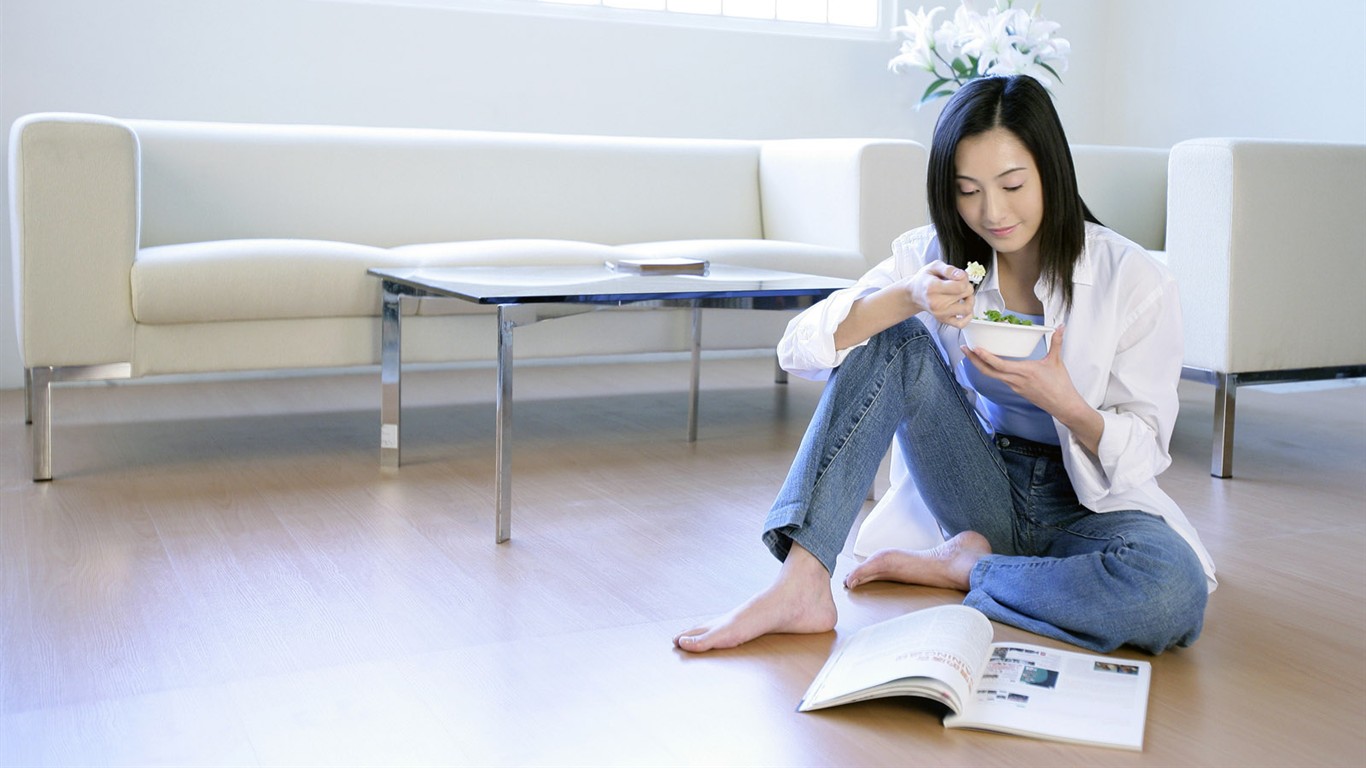 La mujer moderna de fondos de escritorio de vida (2) #35 - 1366x768