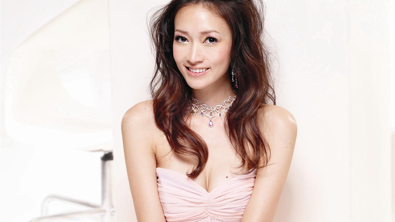 台灣美女車模潘慧如壁紙 #8 - 1366x768