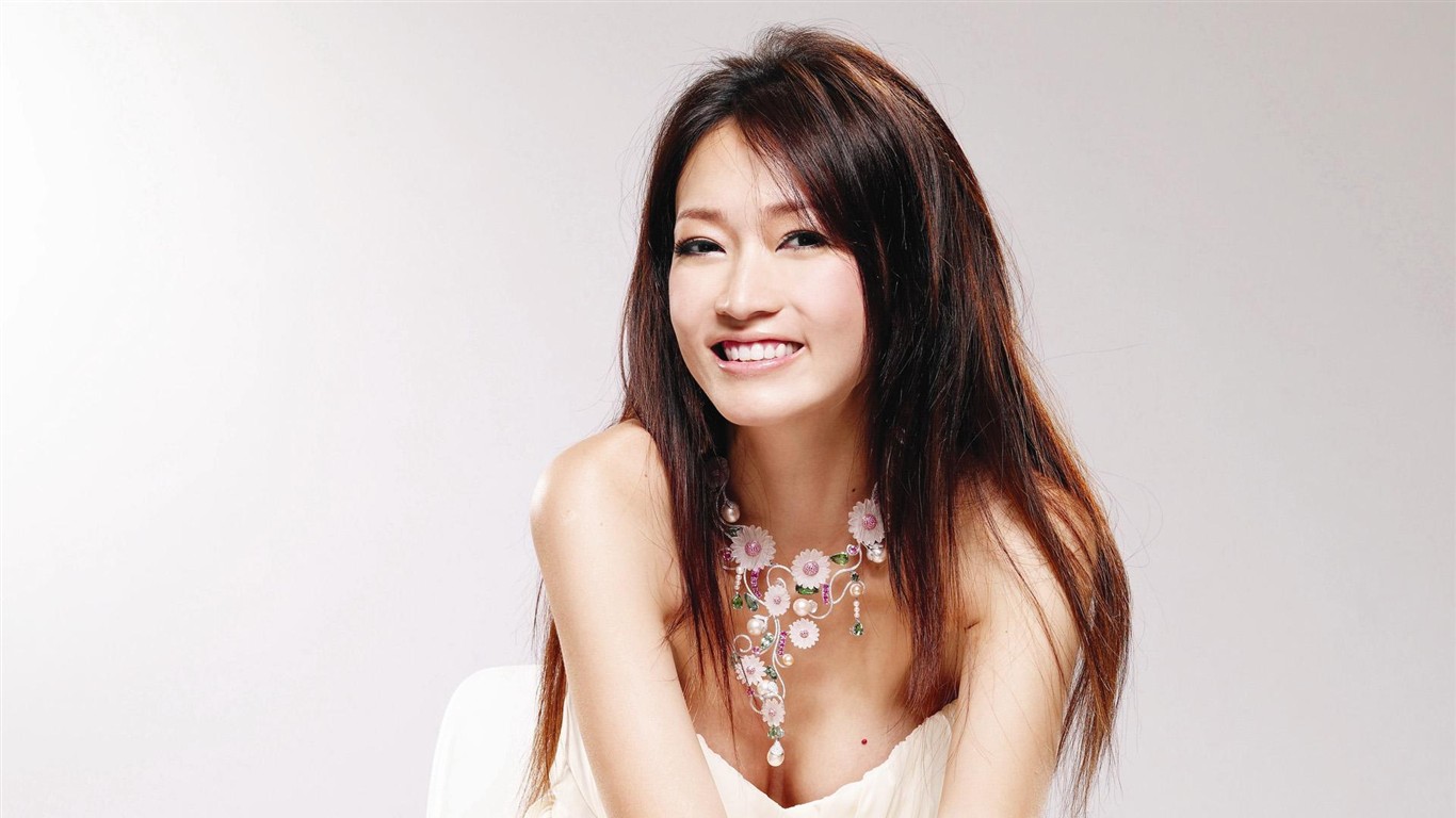 Taiwan Beauty Huay-Ben Pan wallpaper #9 - 1366x768