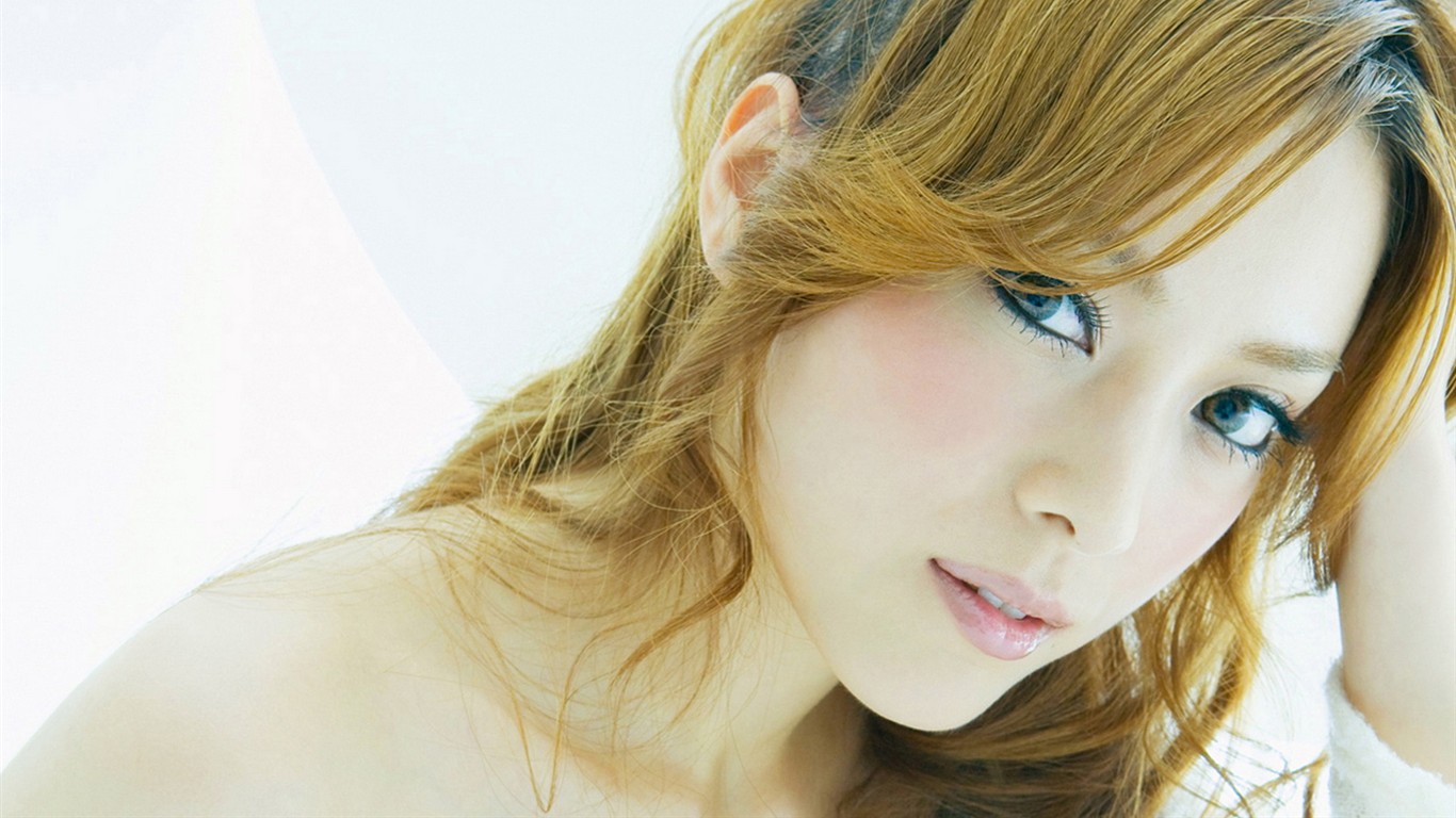 美女壁紙專輯(二) #25 - 1366x768