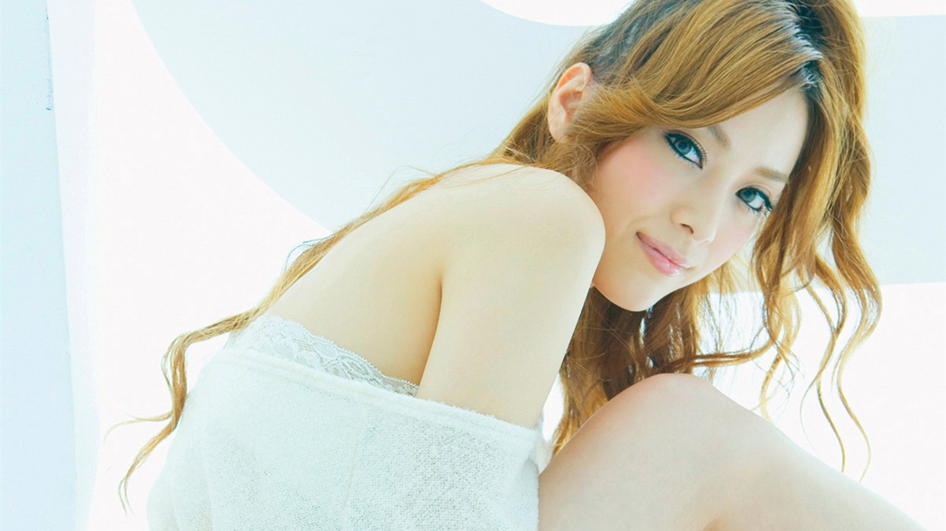 Krása wallpaper album (2) #28 - 1366x768