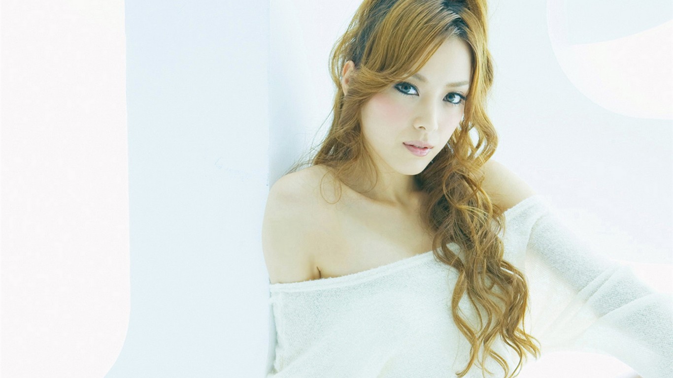 美女壁纸专辑(二)29 - 1366x768