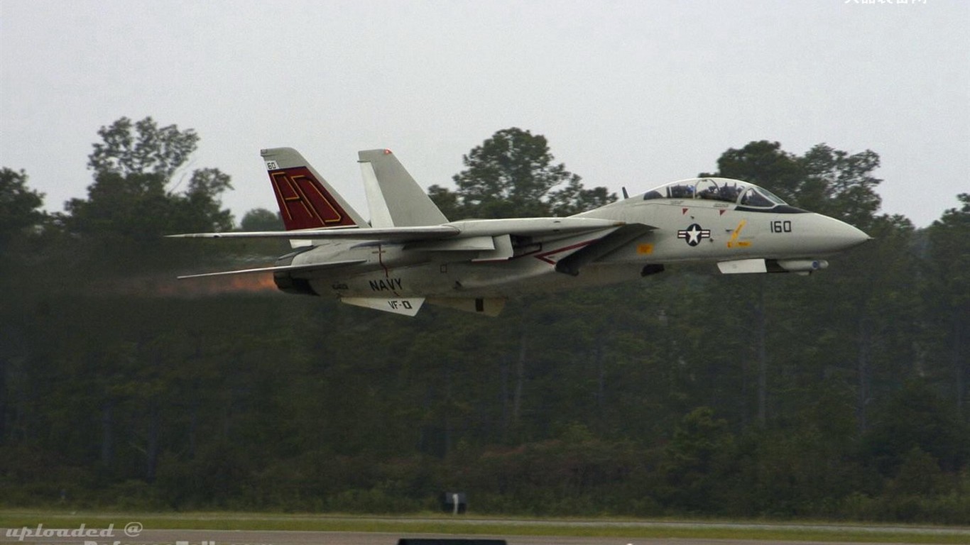 U. S. Navy F14 Tomcat bojovník #17 - 1366x768