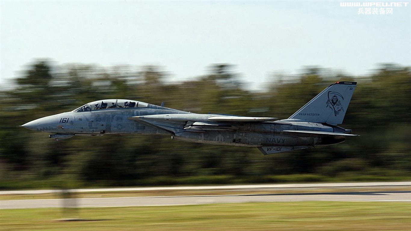 U. S. Navy F14 Tomcat bojovník #18 - 1366x768