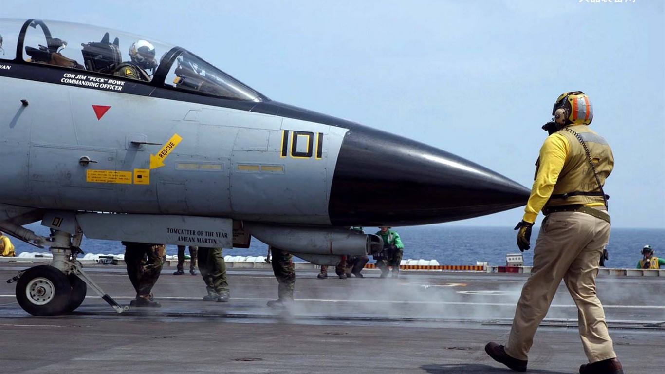 U. S. Navy F14 Tomcat bojovník #21 - 1366x768