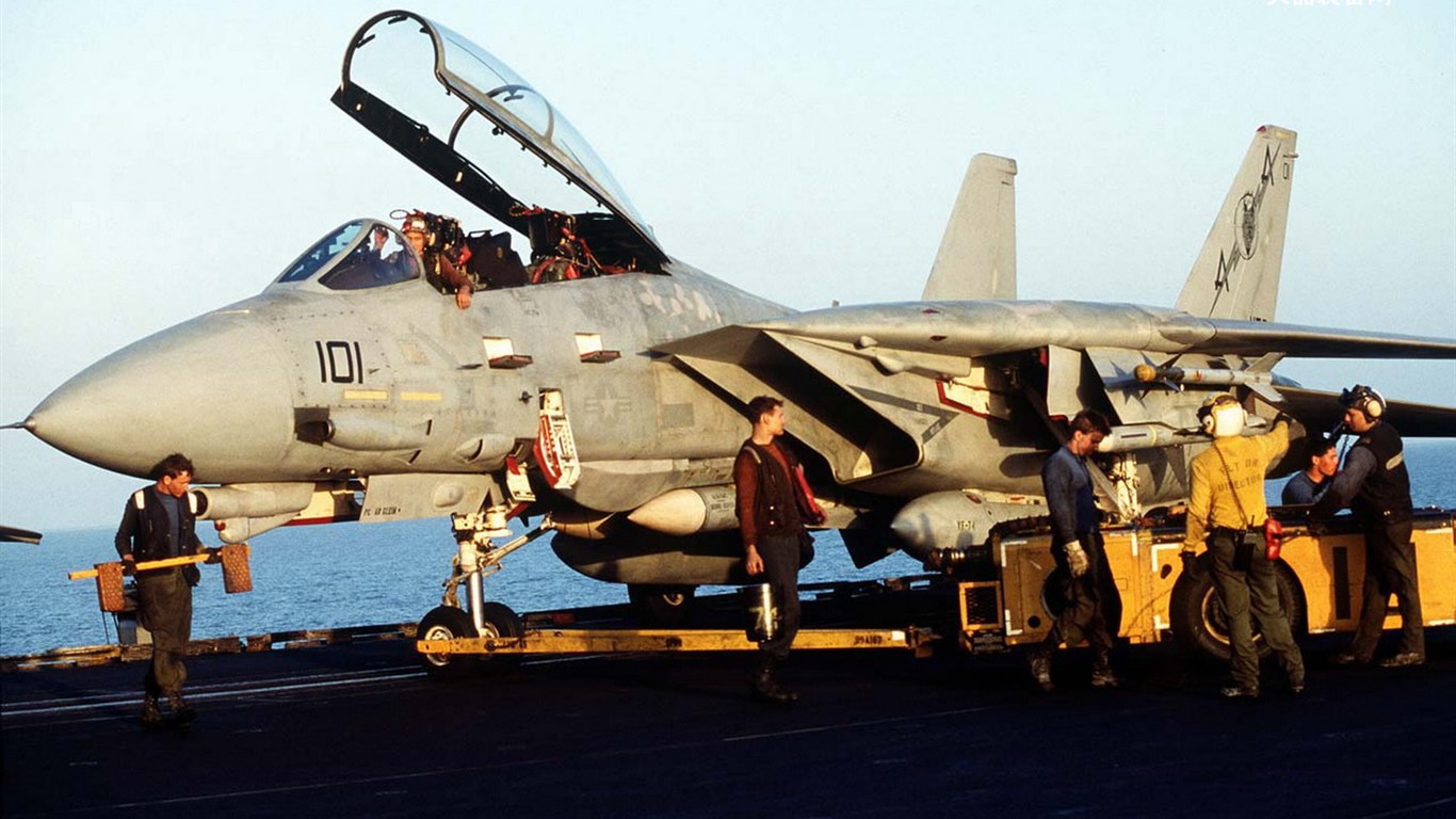 U. S. Navy F14 Tomcat bojovník #32 - 1366x768