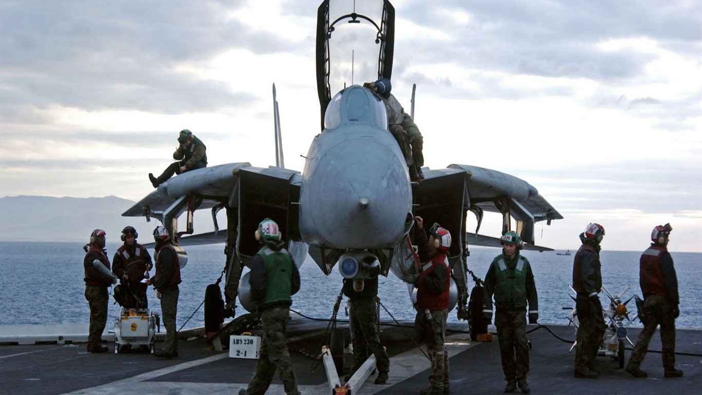 U. S. Navy F14 Tomcat bojovník #41 - 1366x768