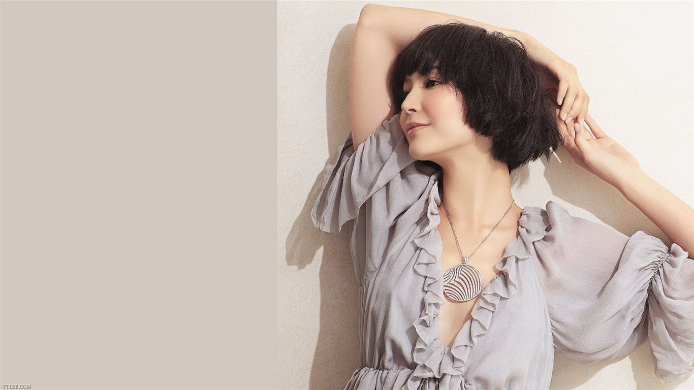 Ama Strang壁紙 #6 - 1366x768