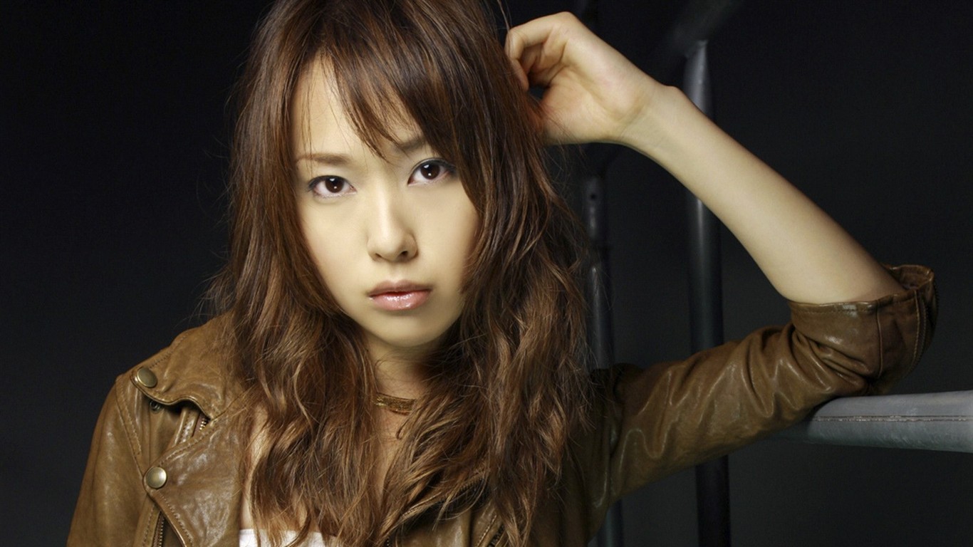 Album Erika Toda Fond d'écran #4 - 1366x768