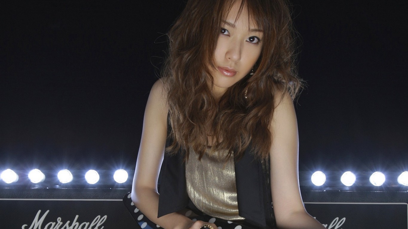 戶田惠梨香壁紙專輯 #10 - 1366x768