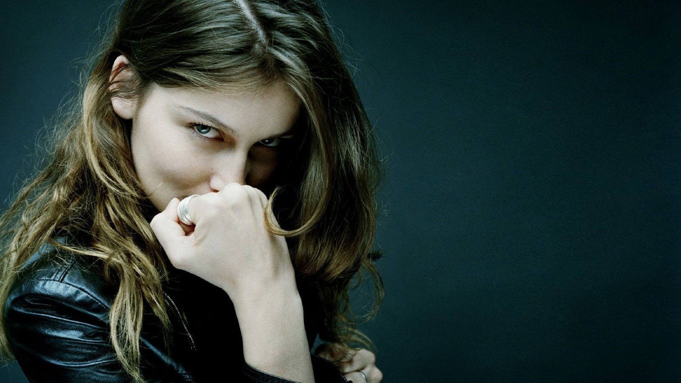Non-mainstream beauty wallpaper #5 - 1366x768