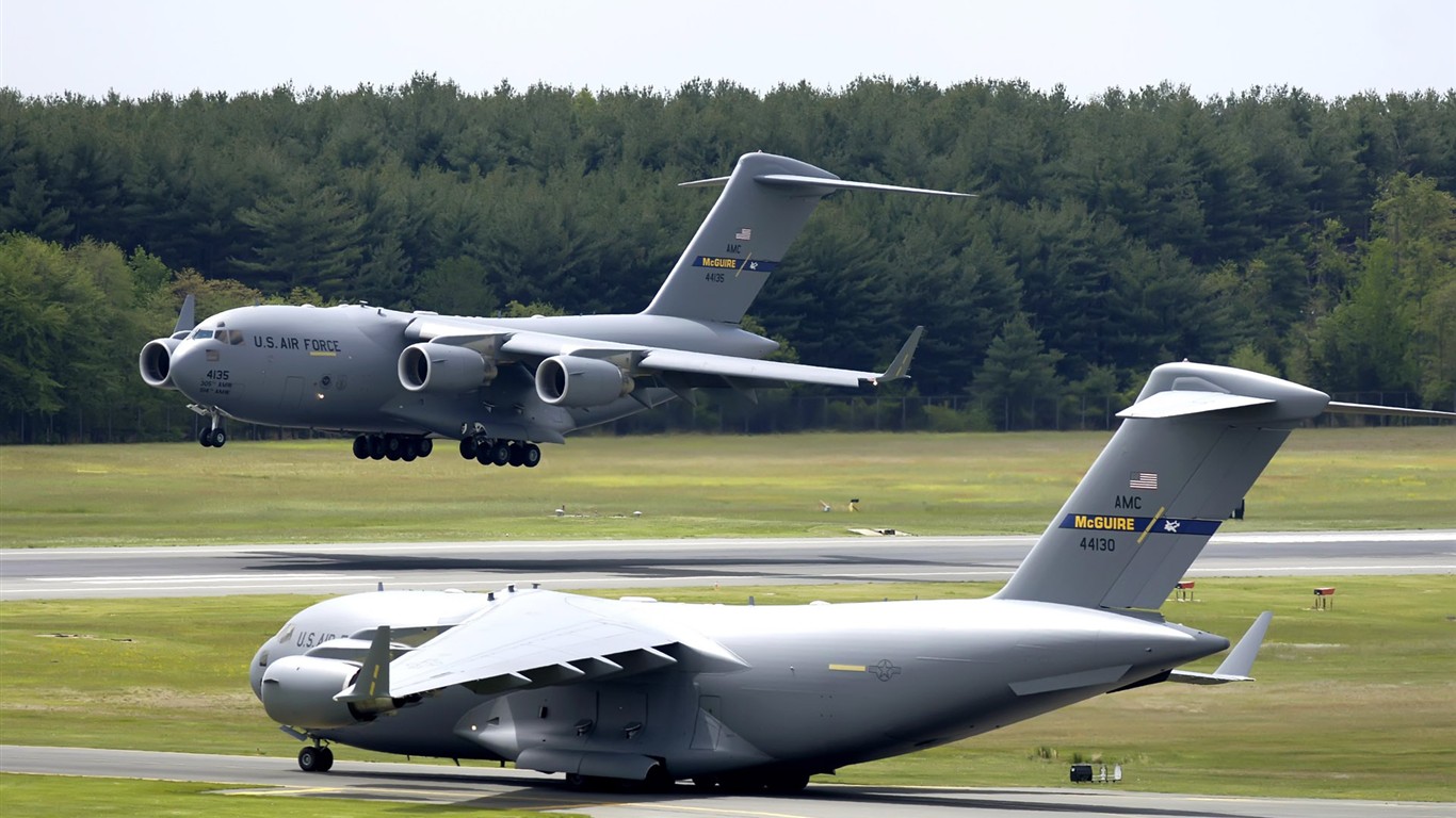 Fond d'écran HD avions militaires #5 - 1366x768