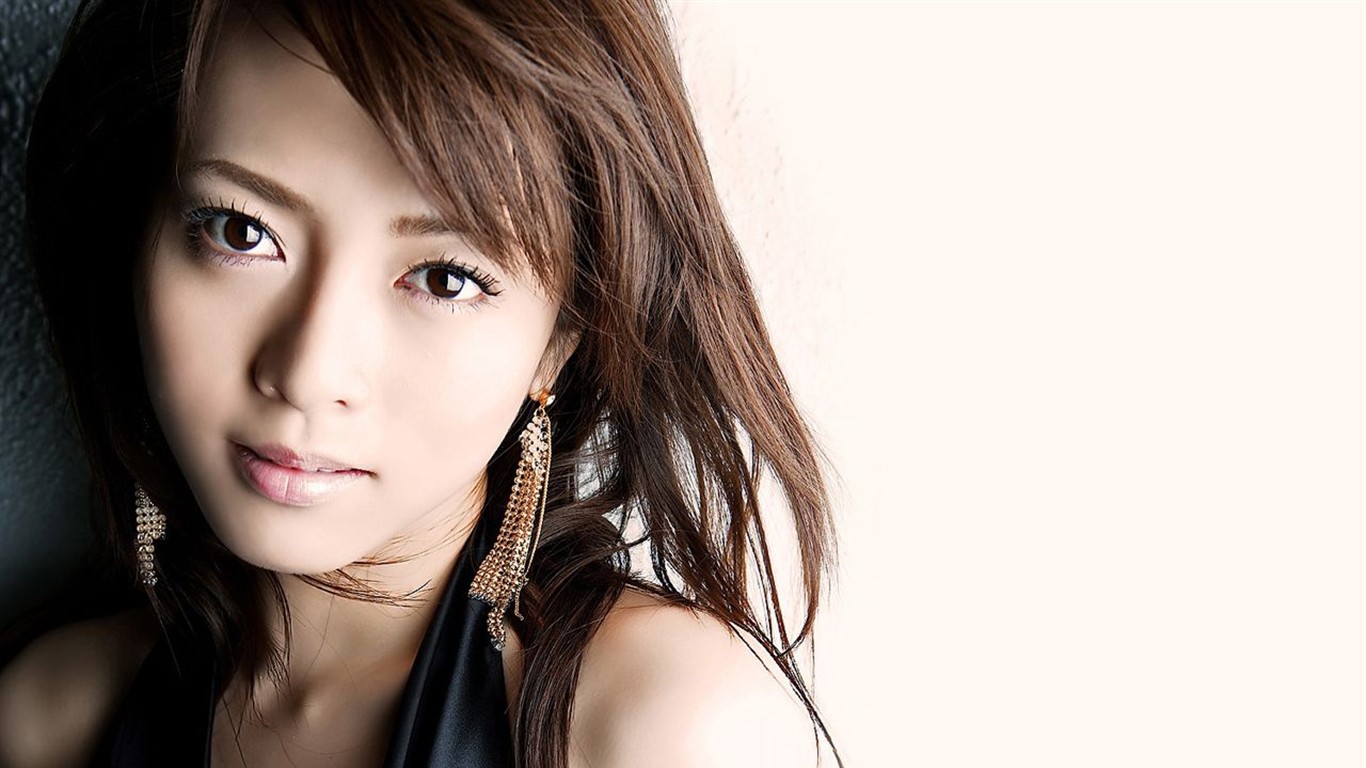 日本美女釋由美子壁紙 #2 - 1366x768