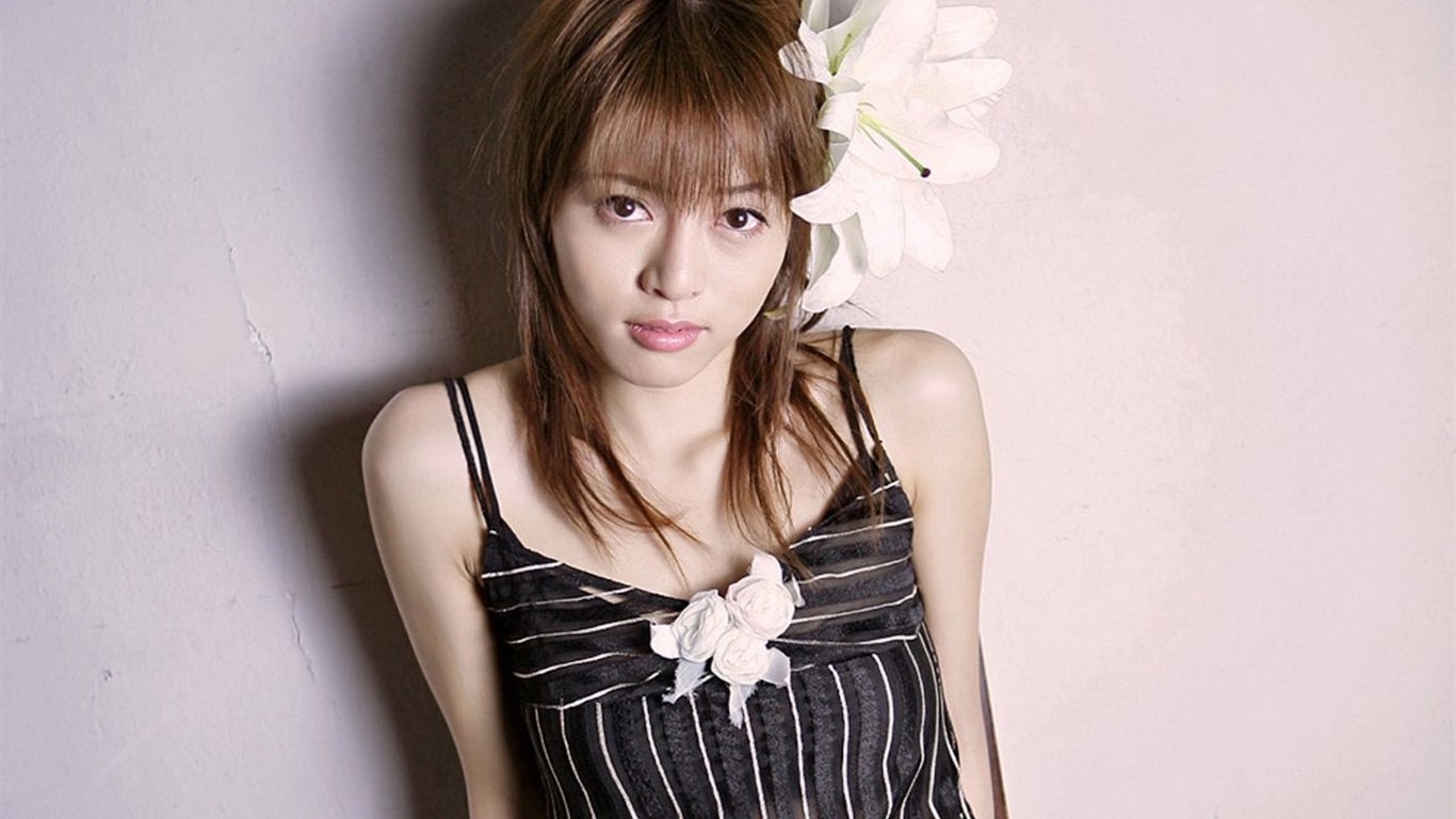 Yumiko šaku japonské krásy na plochu #5 - 1366x768