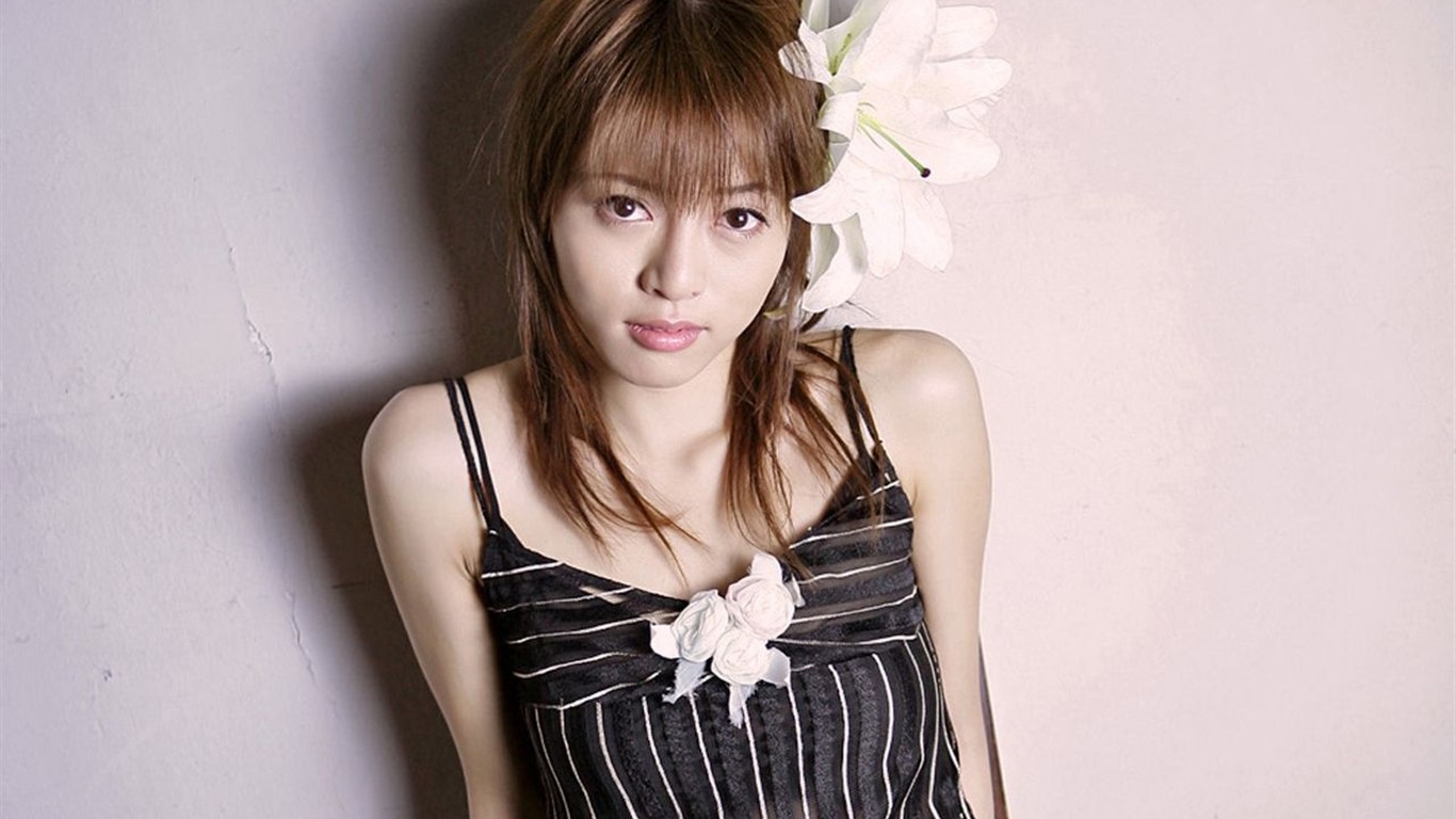 Yumiko Shaku Japanese beauty wallpapers #5 - 1366x768