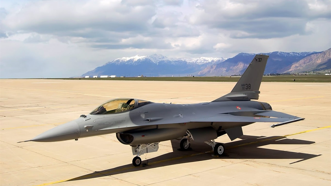 軍用空中裝備英姿壁紙 #30 - 1366x768
