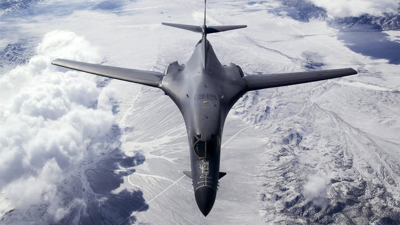 軍用空中裝備英姿壁紙 #32 - 1366x768