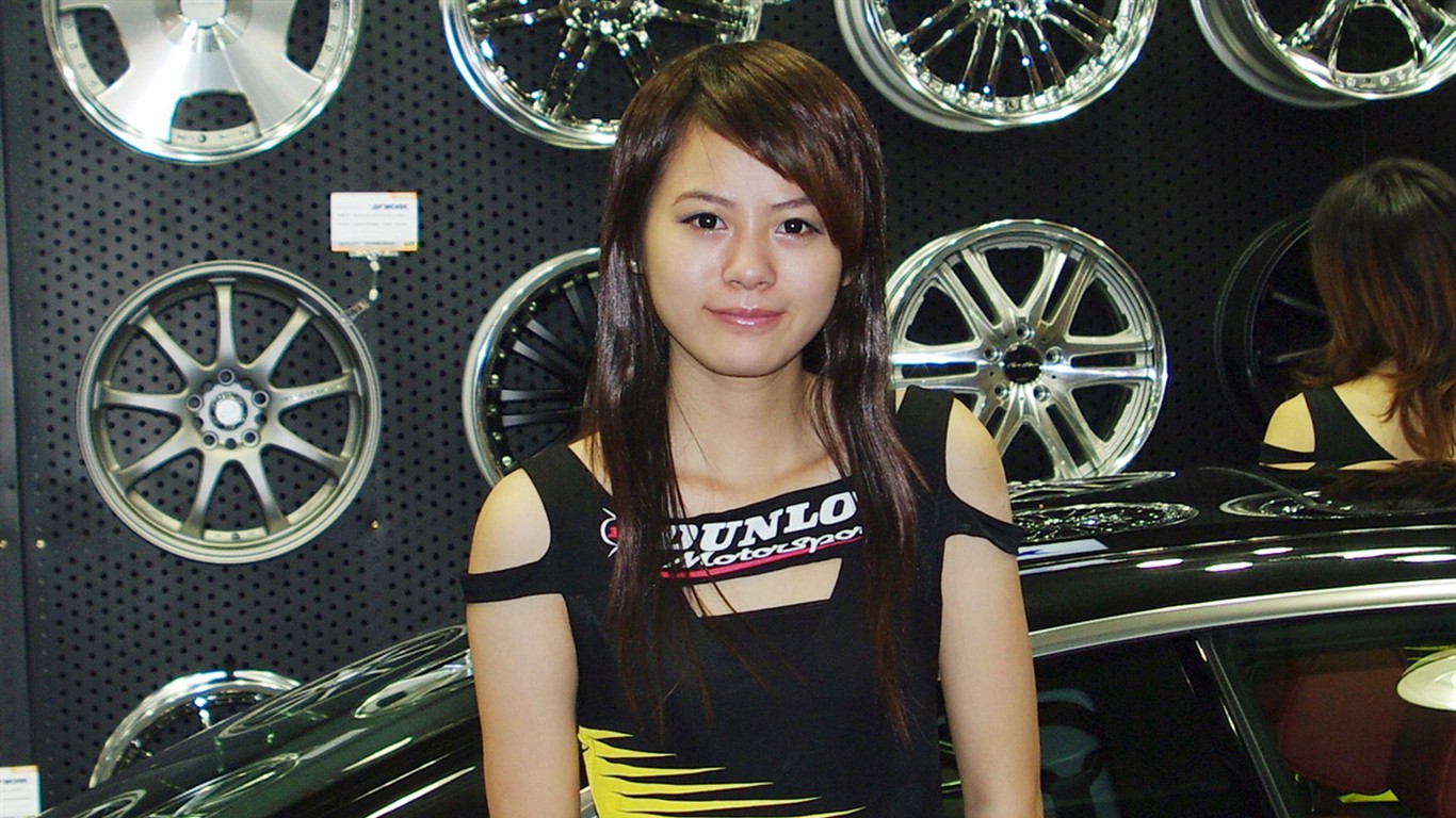 Auto Salon Model Wallpapers #2 - 1366x768
