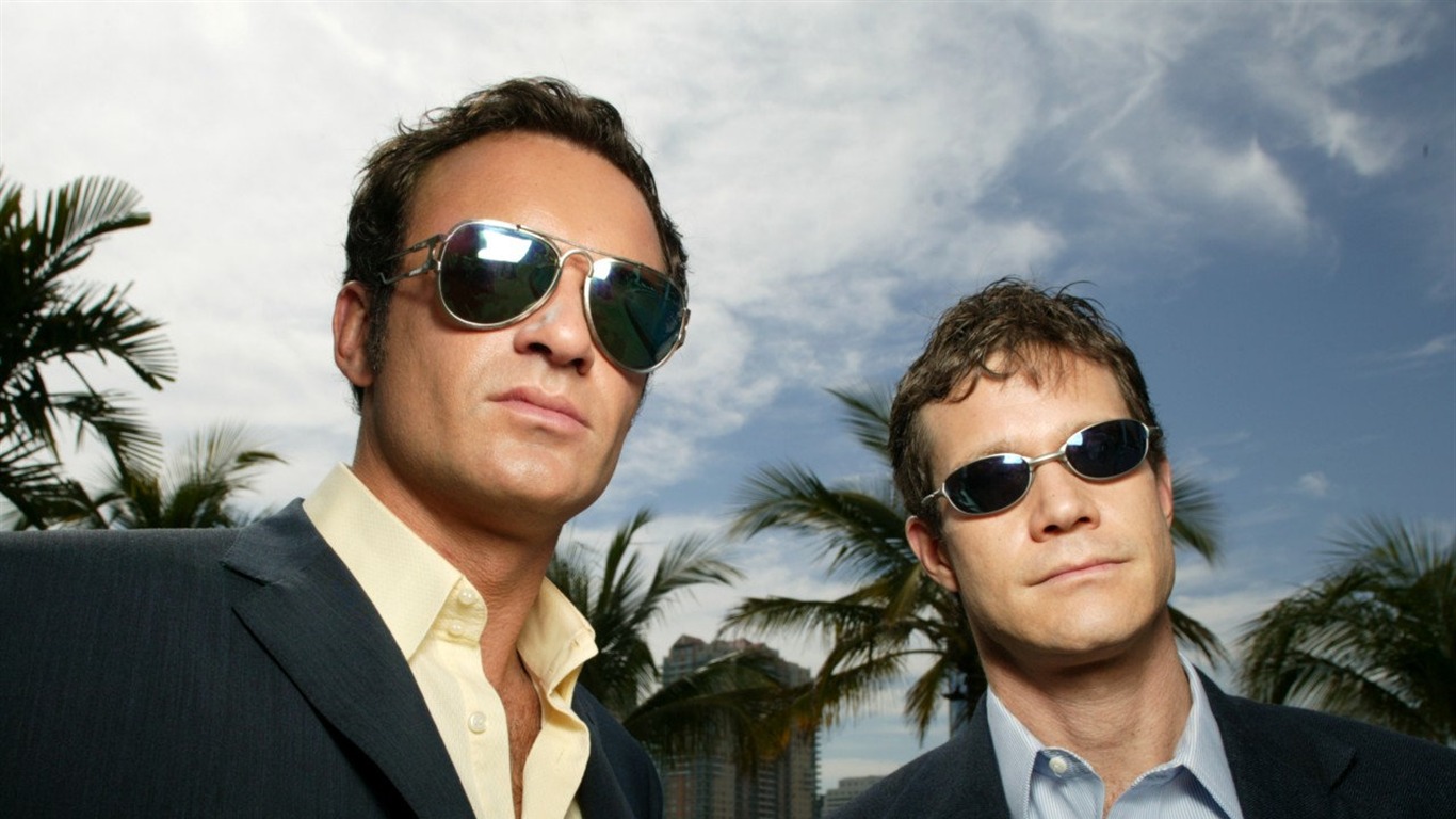 Nip Tuck wallpaper #16 - 1366x768
