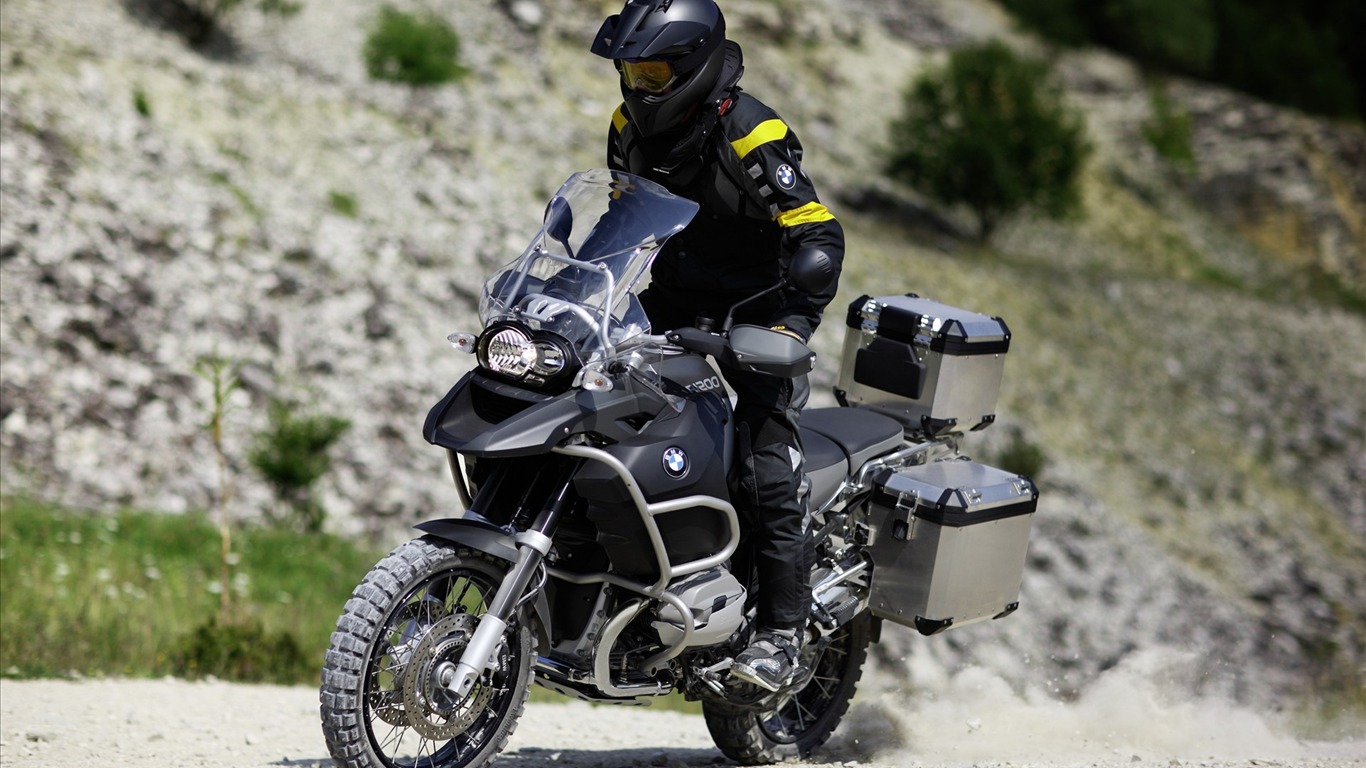 2010 fonds d'écran de motos BMW #11 - 1366x768