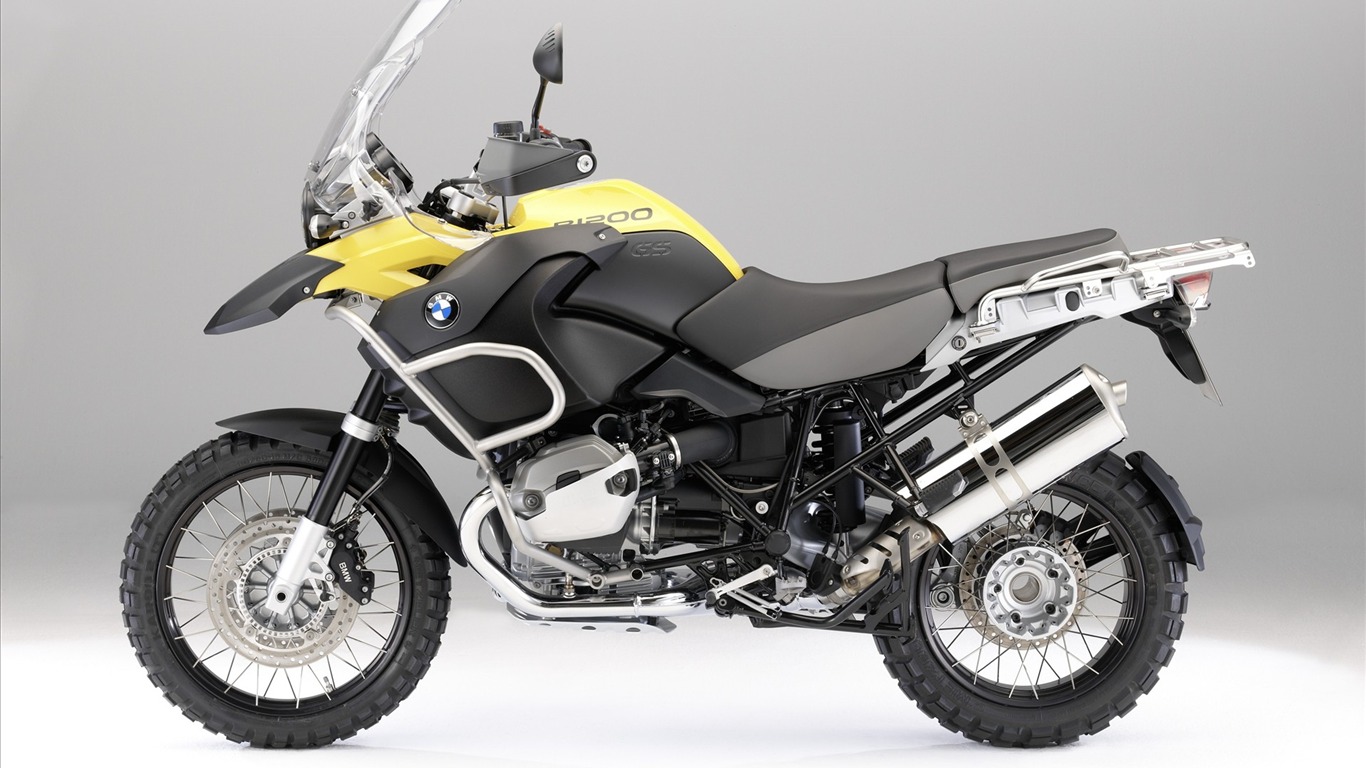 2010 fonds d'écran de motos BMW #28 - 1366x768