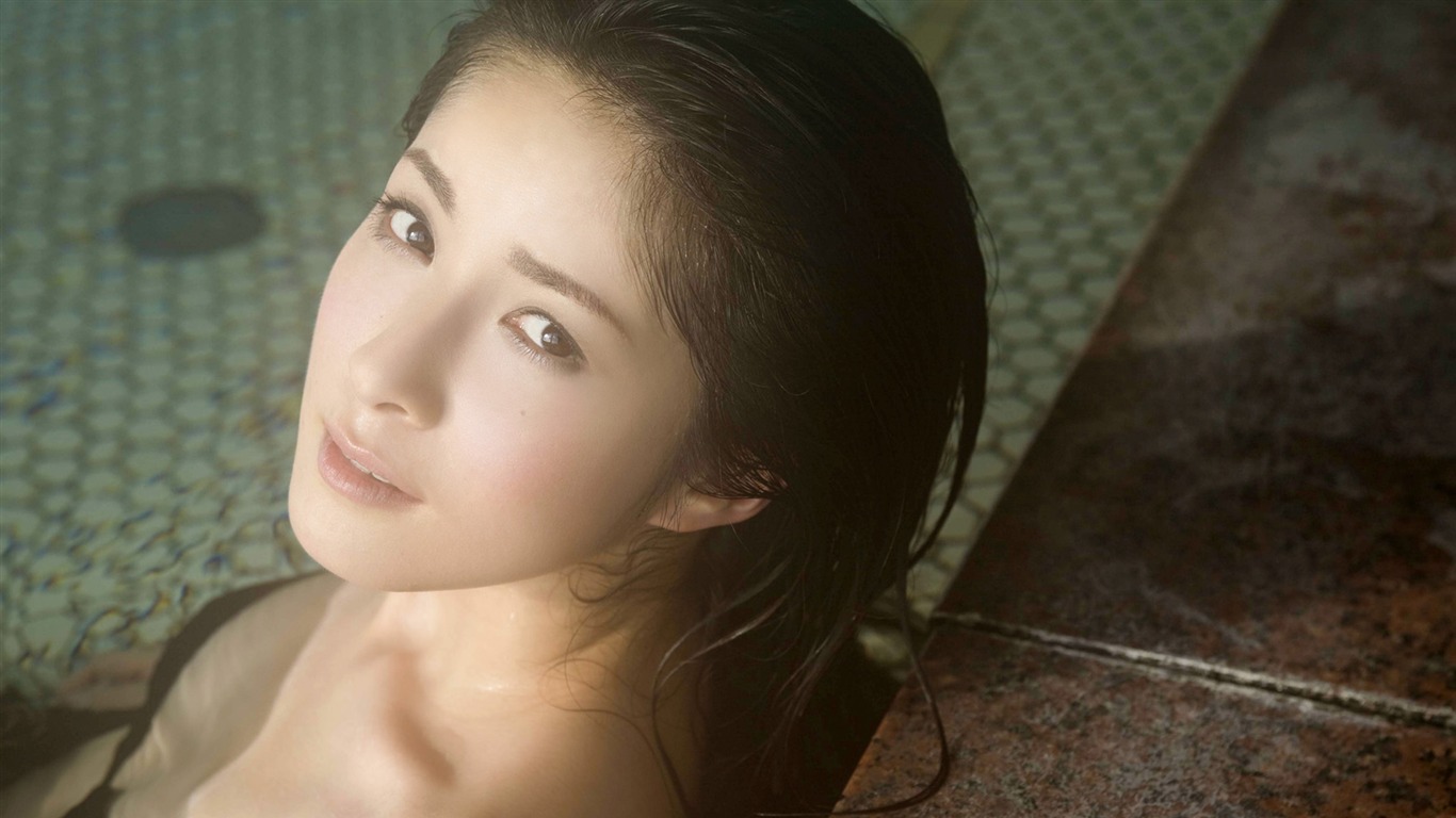 美女松木里菜 壁纸专辑(五)23 - 1366x768