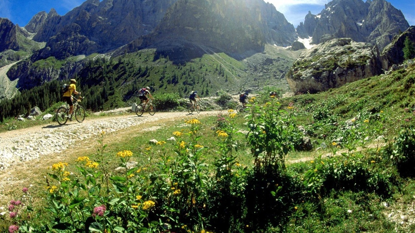 Fond d'écran de vélo de montagne #5 - 1366x768